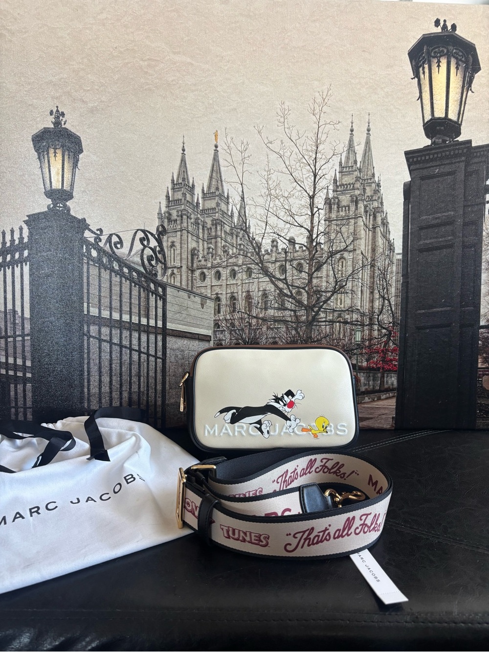 Marc Jacobs Women's White Sylvester & Tweety Camera Bag